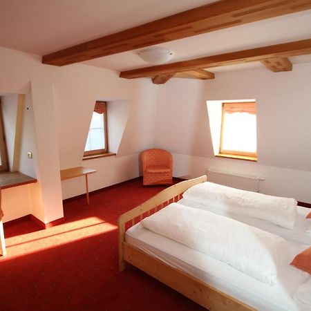 Gasthaus Weisskugel Hotel มัลเลส เวนอสตา ภายนอก รูปภาพ