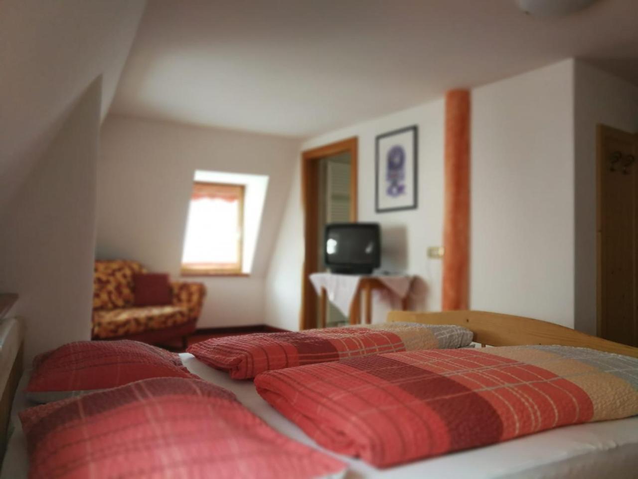 Gasthaus Weisskugel Hotel มัลเลส เวนอสตา ภายนอก รูปภาพ