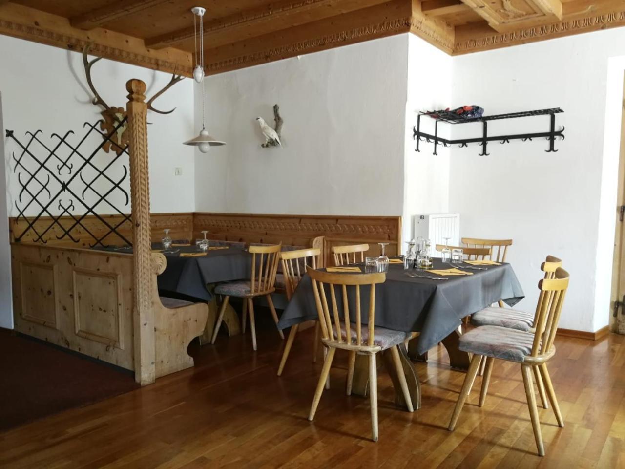 Gasthaus Weisskugel Hotel มัลเลส เวนอสตา ภายนอก รูปภาพ