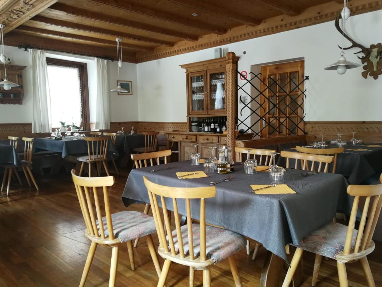 Gasthaus Weisskugel Hotel มัลเลส เวนอสตา ภายนอก รูปภาพ