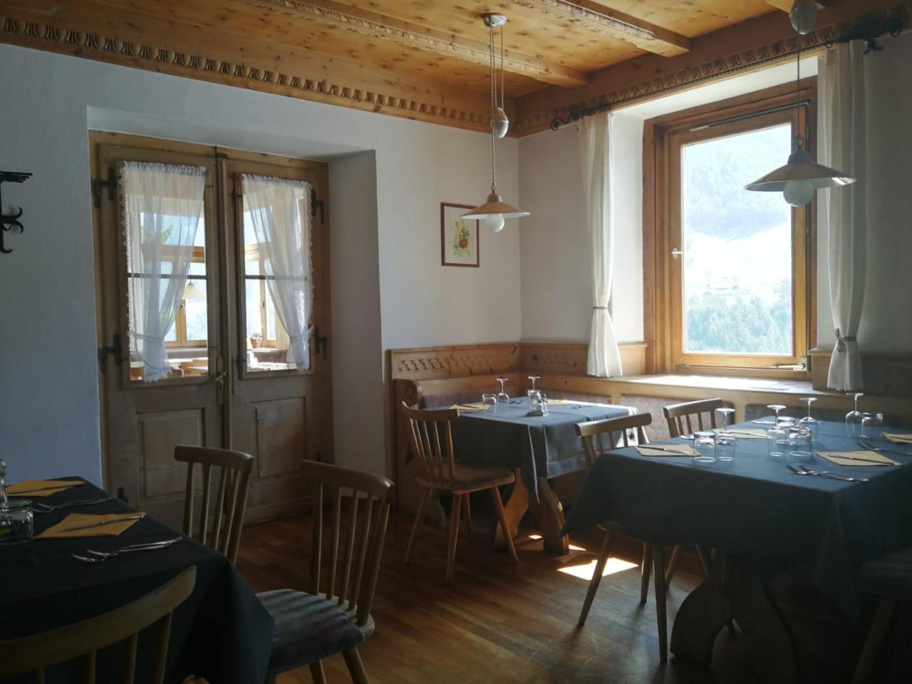 Gasthaus Weisskugel Hotel มัลเลส เวนอสตา ภายนอก รูปภาพ
