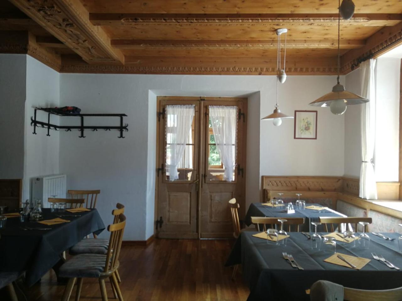 Gasthaus Weisskugel Hotel มัลเลส เวนอสตา ภายนอก รูปภาพ