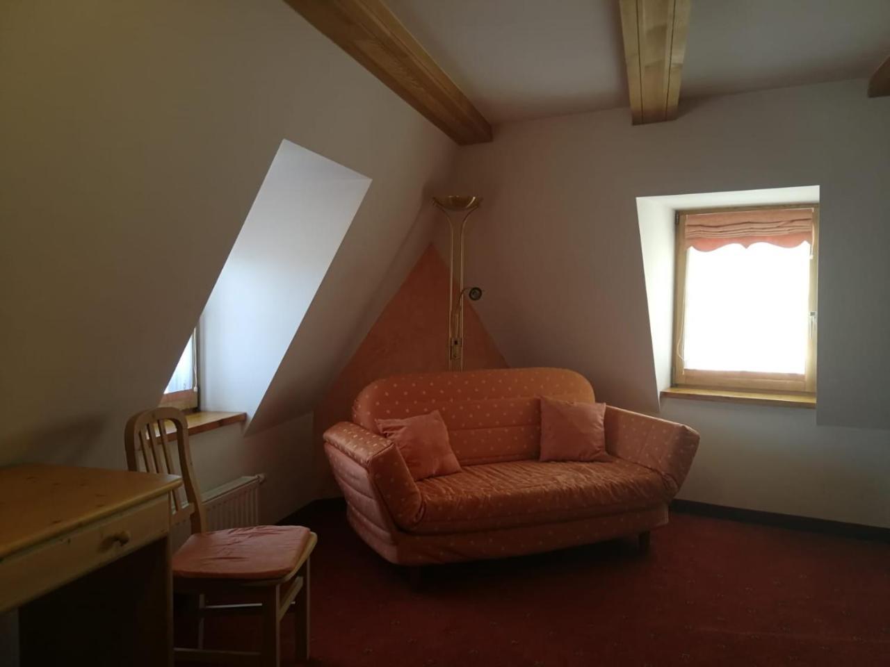 Gasthaus Weisskugel Hotel มัลเลส เวนอสตา ภายนอก รูปภาพ