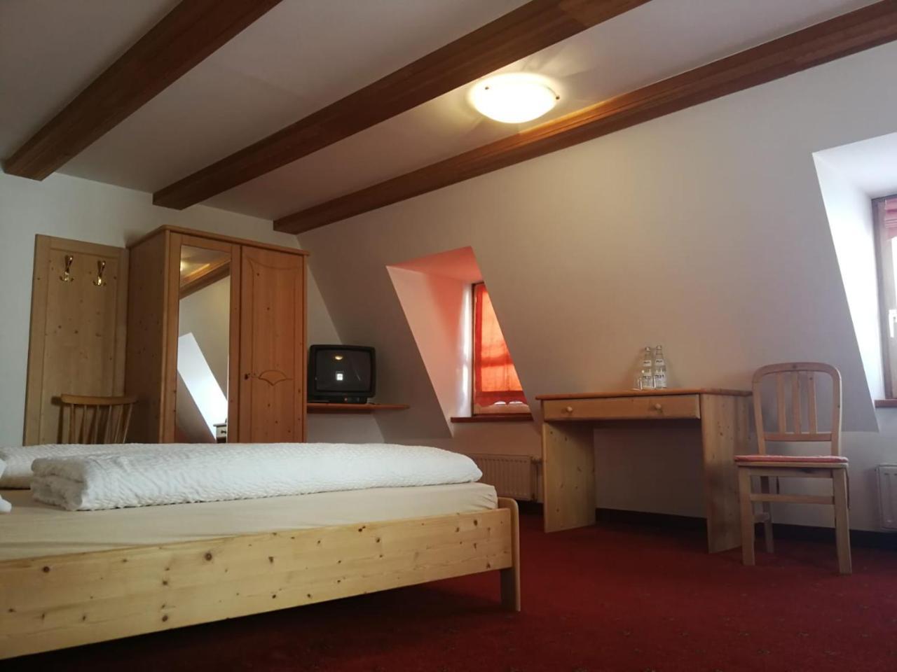 Gasthaus Weisskugel Hotel มัลเลส เวนอสตา ภายนอก รูปภาพ
