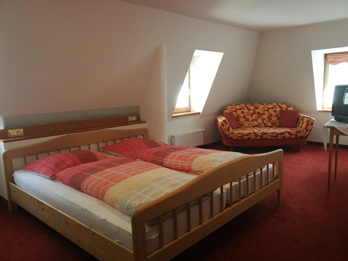 Gasthaus Weisskugel Hotel มัลเลส เวนอสตา ภายนอก รูปภาพ