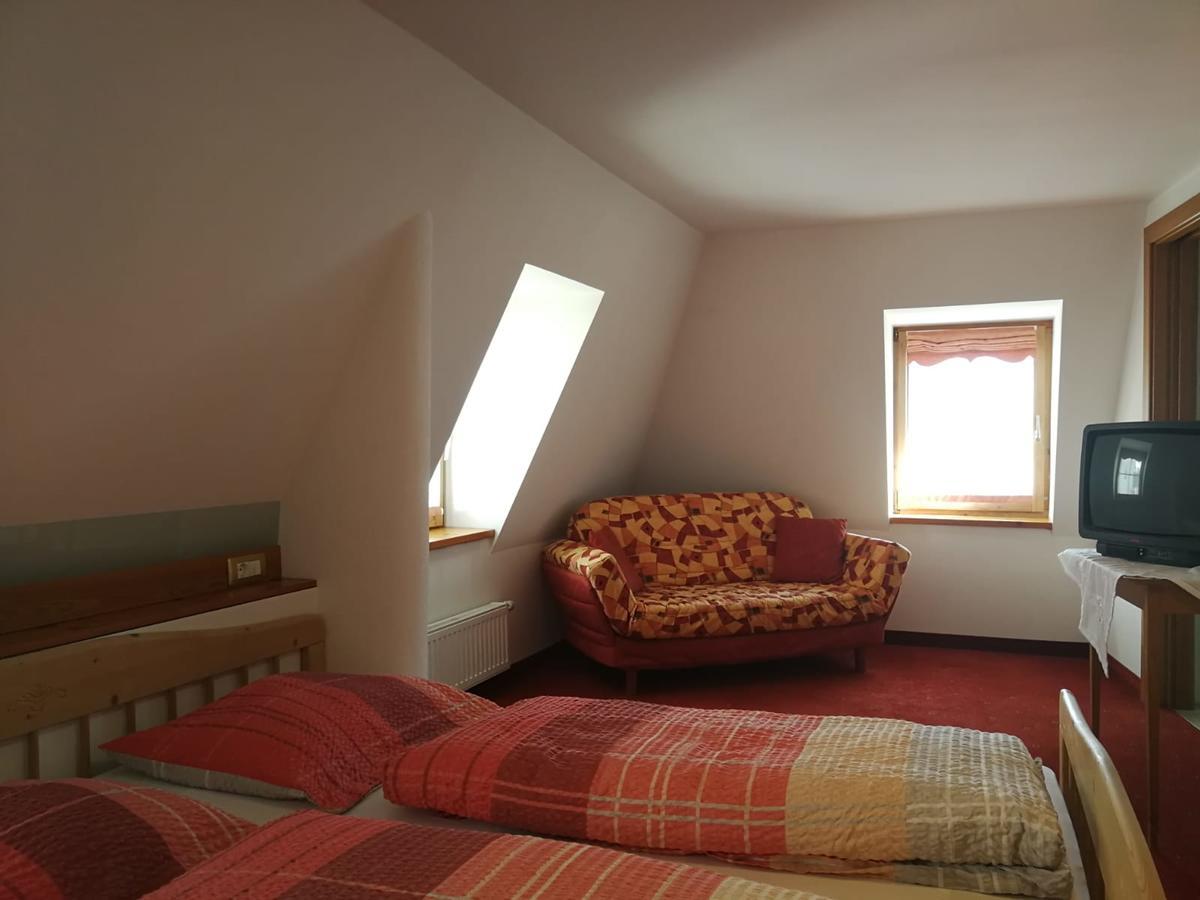 Gasthaus Weisskugel Hotel มัลเลส เวนอสตา ภายนอก รูปภาพ
