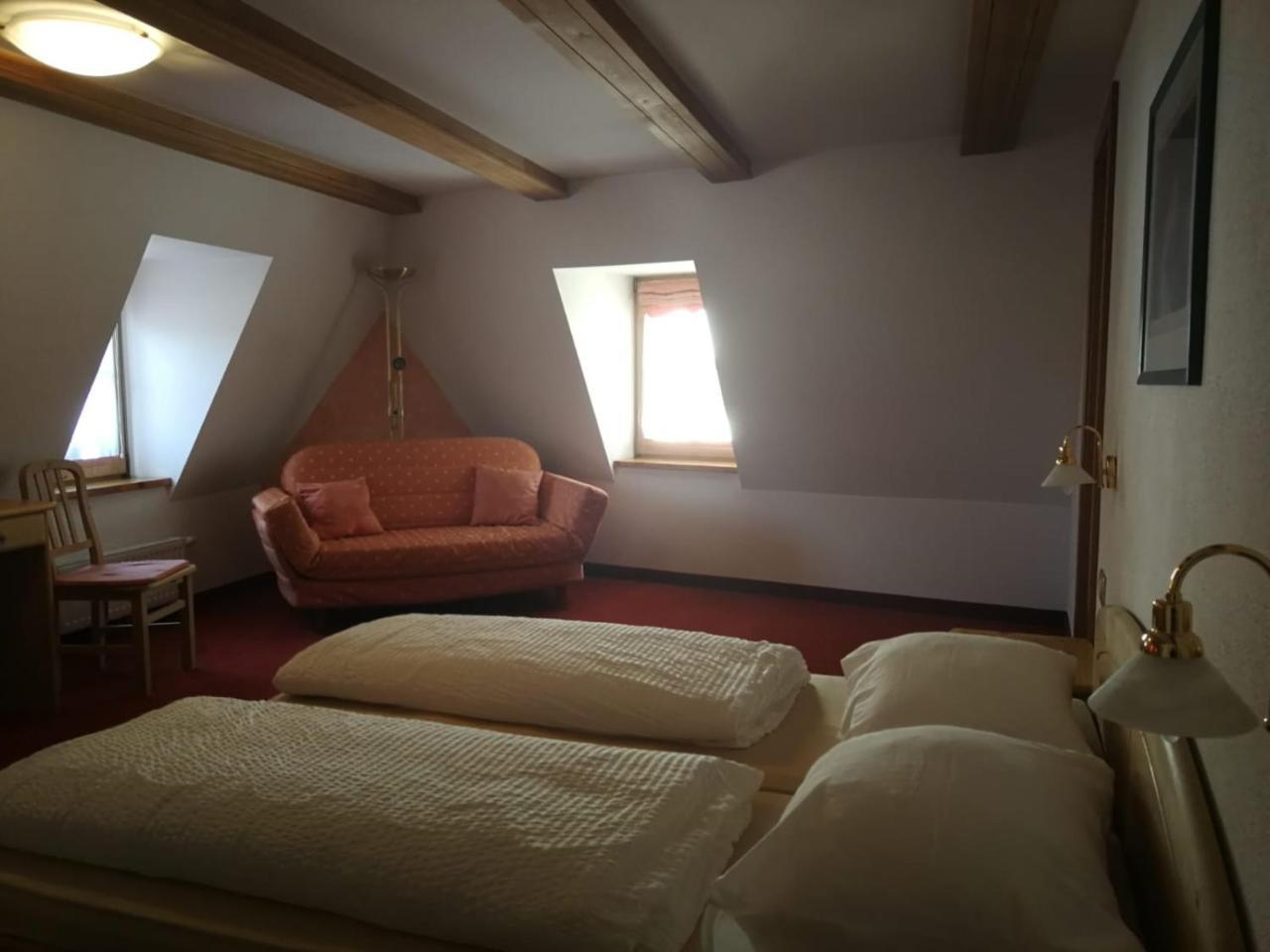 Gasthaus Weisskugel Hotel มัลเลส เวนอสตา ภายนอก รูปภาพ