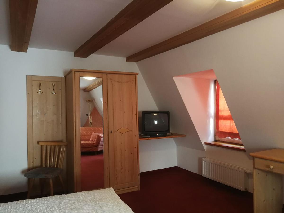 Gasthaus Weisskugel Hotel มัลเลส เวนอสตา ภายนอก รูปภาพ