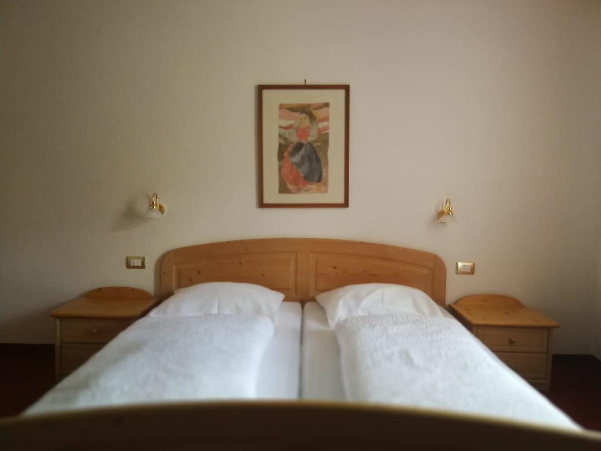 Gasthaus Weisskugel Hotel มัลเลส เวนอสตา ภายนอก รูปภาพ