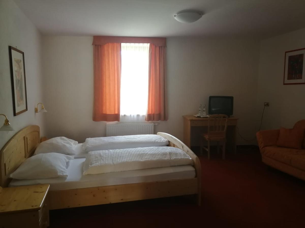 Gasthaus Weisskugel Hotel มัลเลส เวนอสตา ภายนอก รูปภาพ