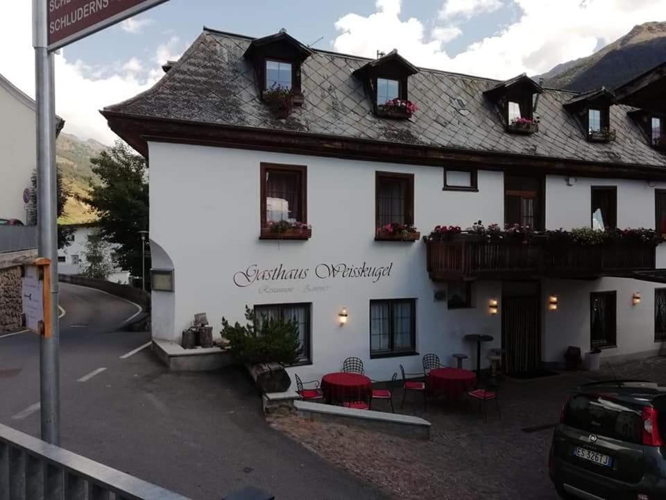 Gasthaus Weisskugel Hotel มัลเลส เวนอสตา ภายนอก รูปภาพ